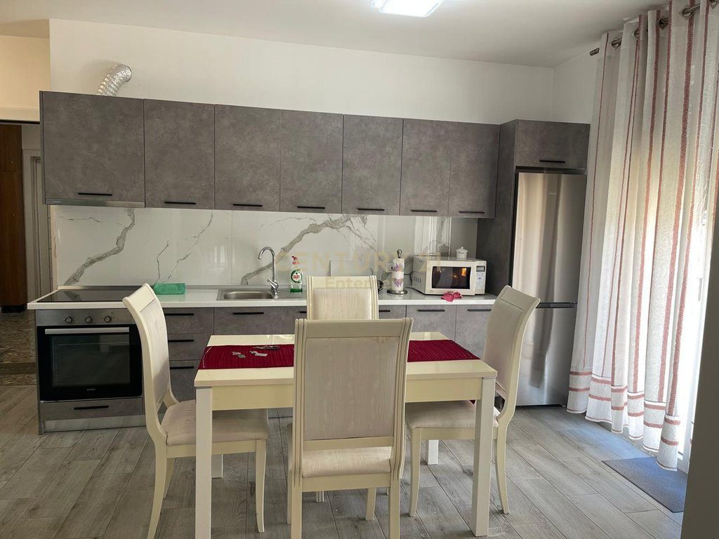 Apartament 1+1 Me Qira te  Medreseja