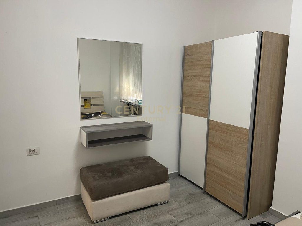 Apartament 1+1 Me Qira te  Medreseja