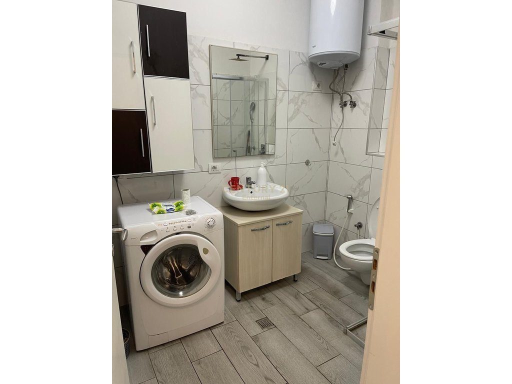 Apartament 1+1 Me Qira te  Medreseja