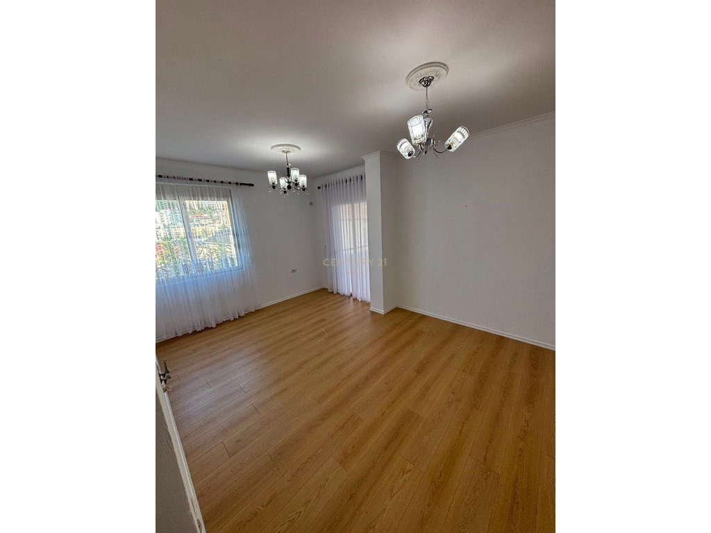 Apartament 2+1 Për Shitje në Fresku, Tiranë