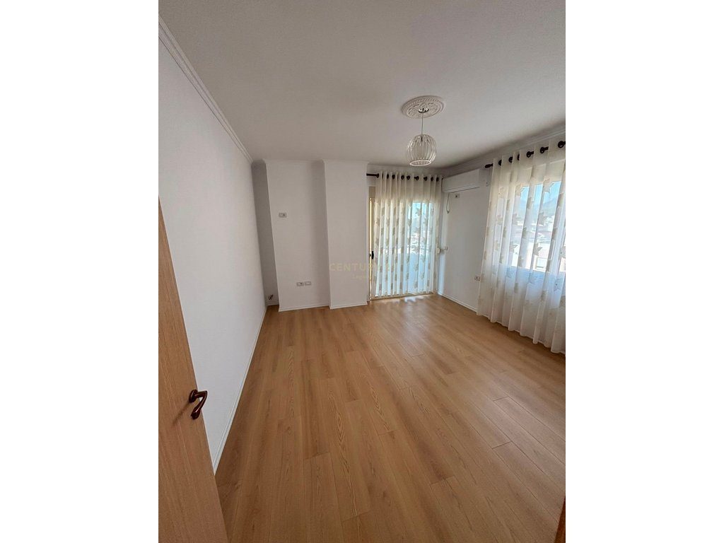 Apartament 2+1 Për Shitje në Fresku, Tiranë