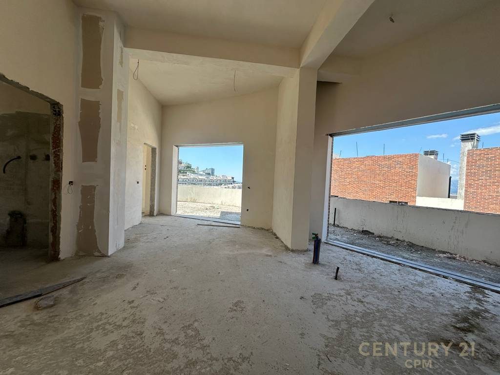 Apartament 2+1 me verande per shitje te Kodra e Diellit 2