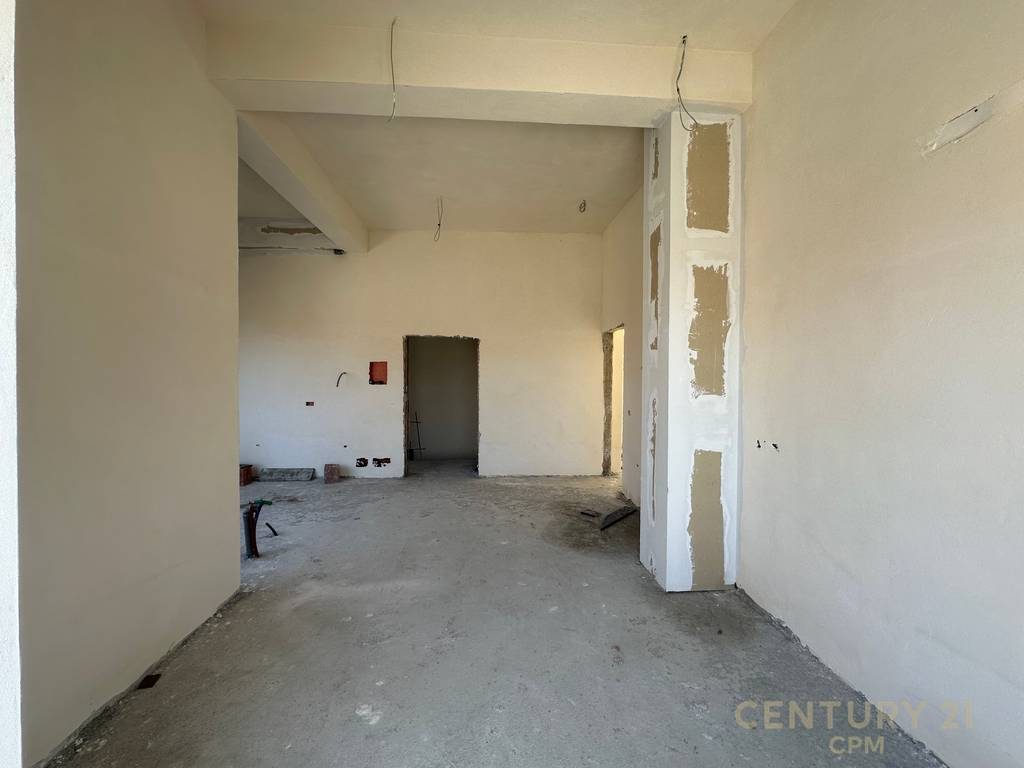 Apartament 2+1 me verande per shitje te Kodra e Diellit 2
