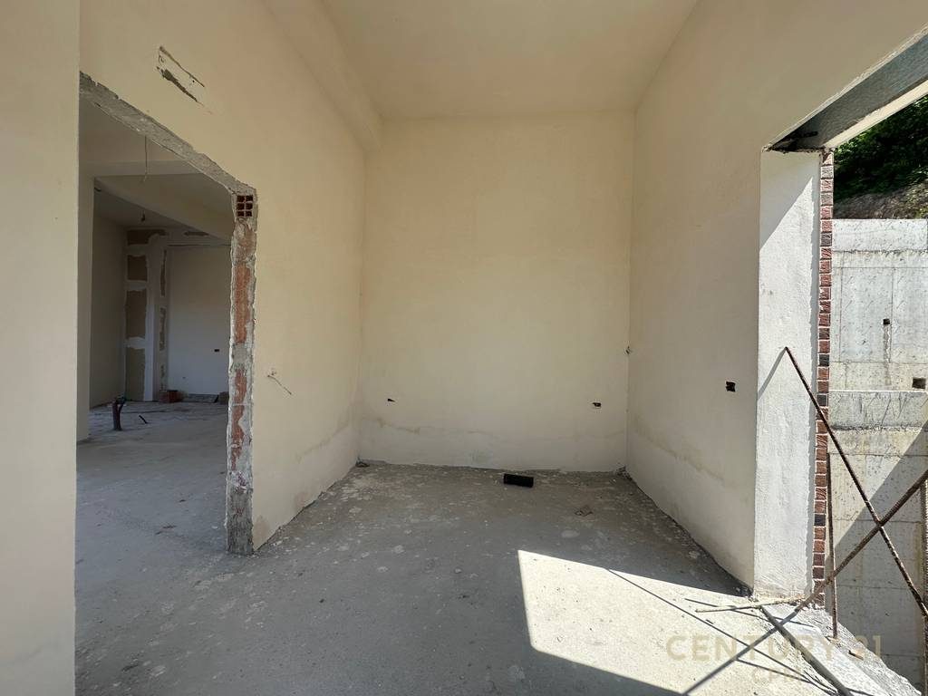 Apartament 2+1 me verande per shitje te Kodra e Diellit 2