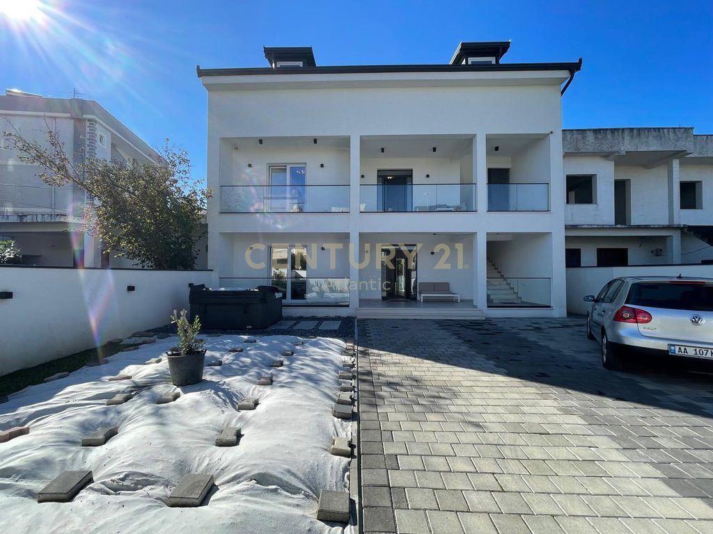 Super Vilë 3-Katëshe për Shitje në Plazh, Durrës – Pranë Rrotës së Kuqe
