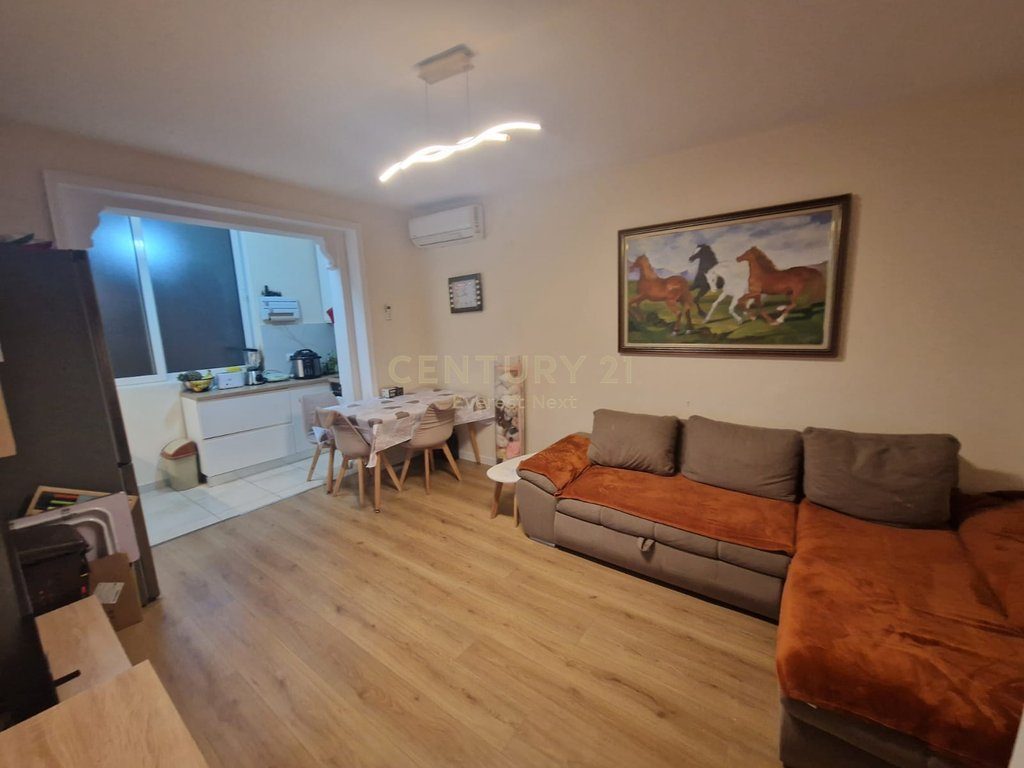 SHITET APARTAMENT 1+1 NË RRUGËN MINE PEZA, TIRANË!!