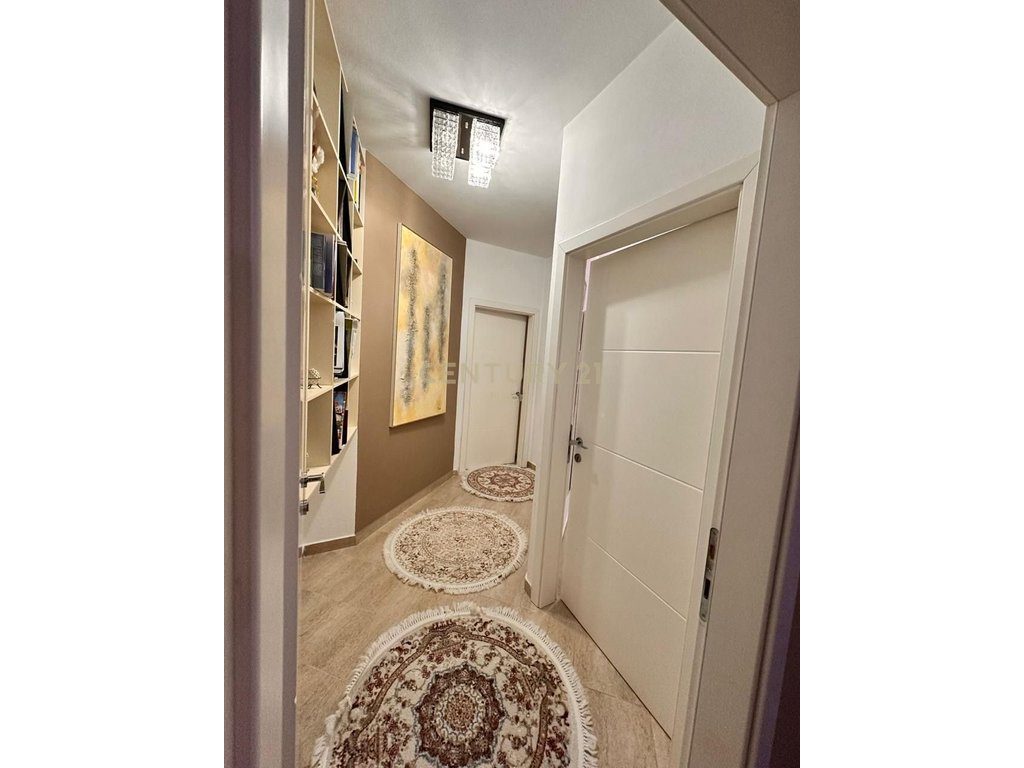 JEPET ME QIRA APARTAMENT 2+1+PARKIM TE KODRA E DIELLIT!