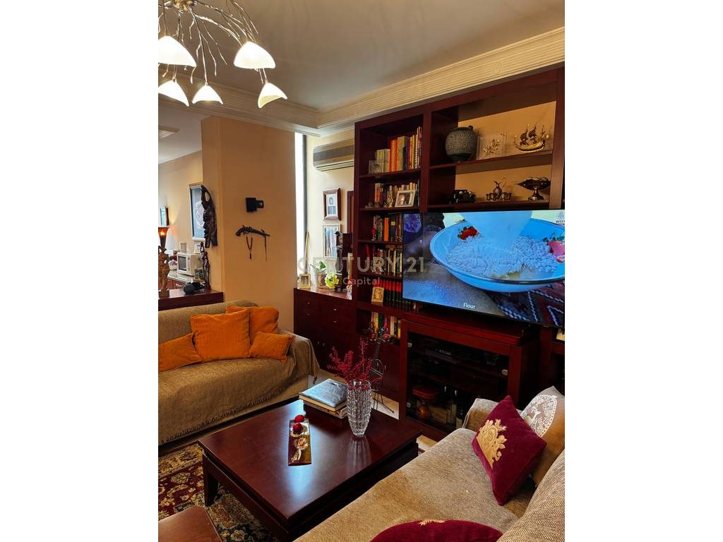 Elegancë Klasike & Hapësira të Bollshme | Shitet Apartament 168m² - Medreseja, Tiranë