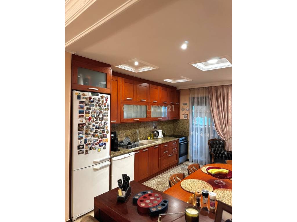 Elegancë Klasike & Hapësira të Bollshme | Shitet Apartament 168m² - Medreseja, Tiranë