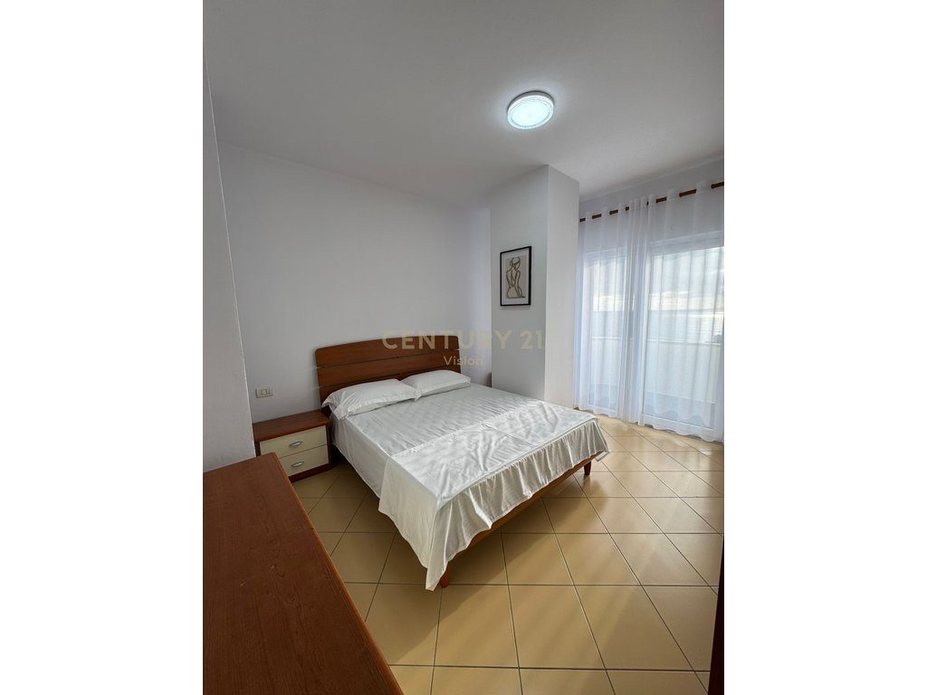 Century 21 Vision ofron per shitje apartament ne qender te Shengjinit.