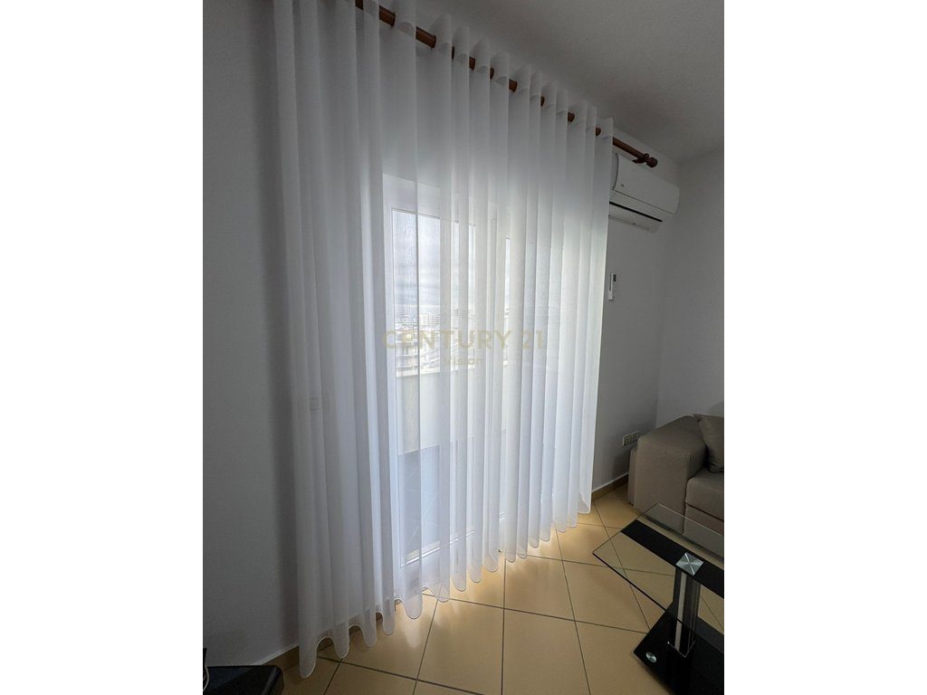 Century 21 Vision ofron per shitje apartament ne qender te Shengjinit.