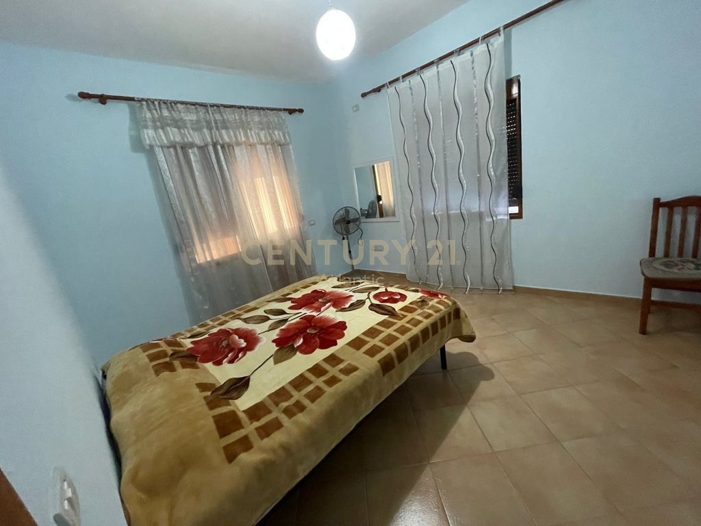 JEPET ME QERA KATI I DYTE I NJE SHTEPIE PRIVATE 2+1 NE ARAPAJ