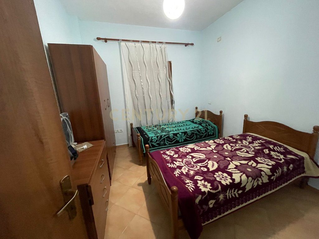 JEPET ME QERA KATI I DYTE I NJE SHTEPIE PRIVATE 2+1 NE ARAPAJ