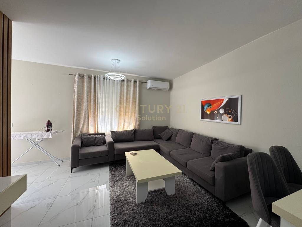 JAPIM ME QIRA APARTAMENT 2+1+ POST PARKIMI PRANE PROKURORISE