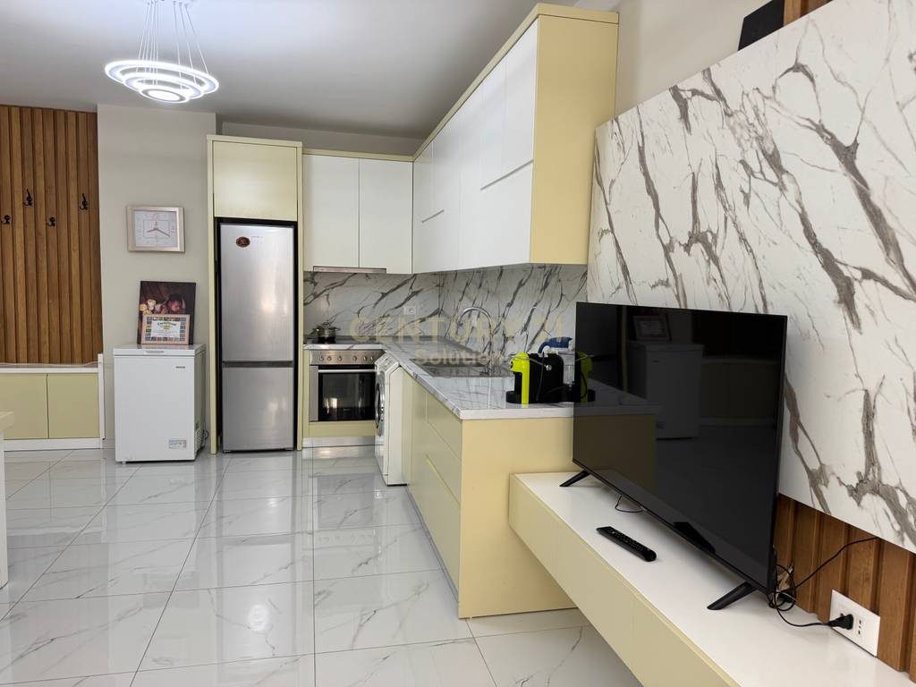 JAPIM ME QIRA APARTAMENT 2+1+ POST PARKIMI PRANE PROKURORISE