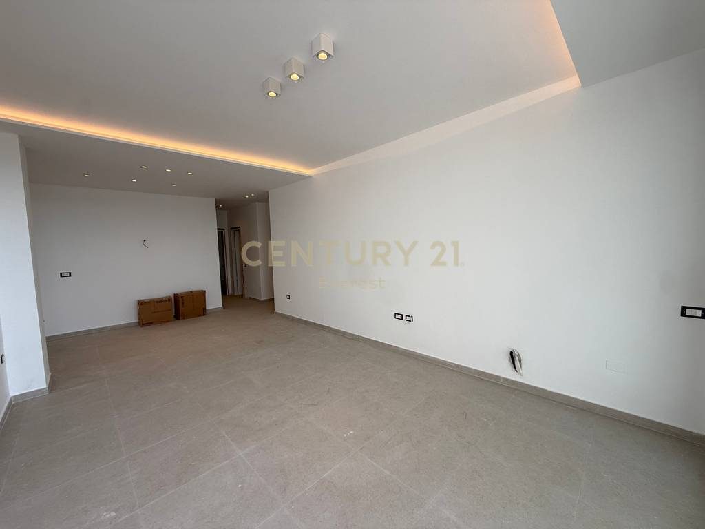UJI I FTOHTE, SHESIM APARTAMENT 2+1+2 GATI PER BANIM