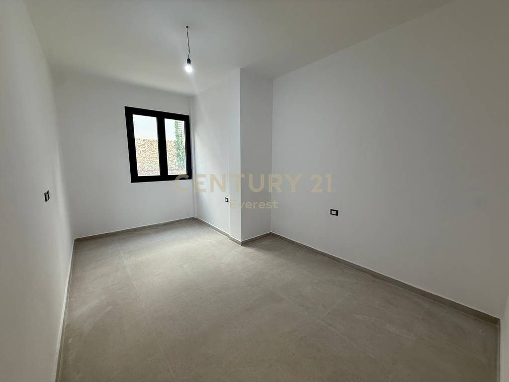 UJI I FTOHTE, SHESIM APARTAMENT 2+1+2 GATI PER BANIM
