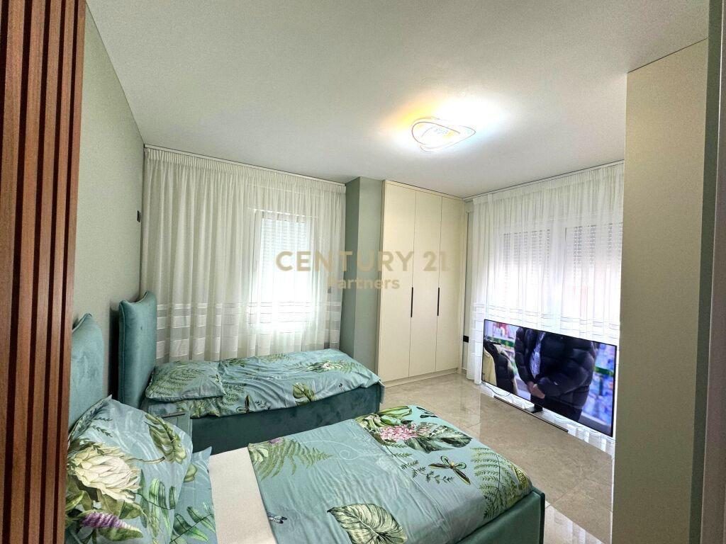 JAPIM ME QIRA APARTAMENT 2+1+POST PARKIMI NE UNAZE TE RE !!