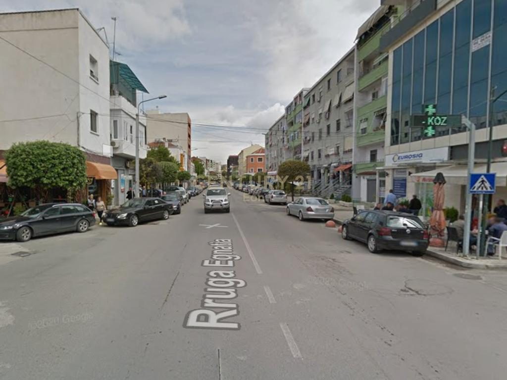 TRUALL NE QENDER TE DURRESIT PER SHITJE!