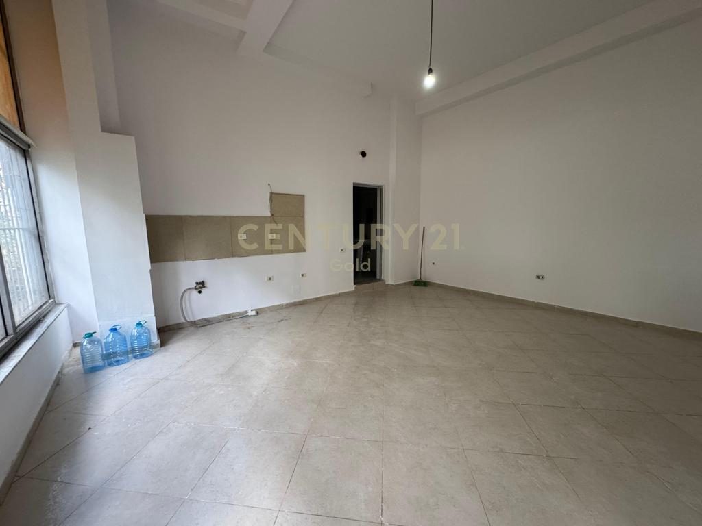 💼 Mundësi Investimi – Ambient Komercial në Shitje 📍 Vila L, Astir