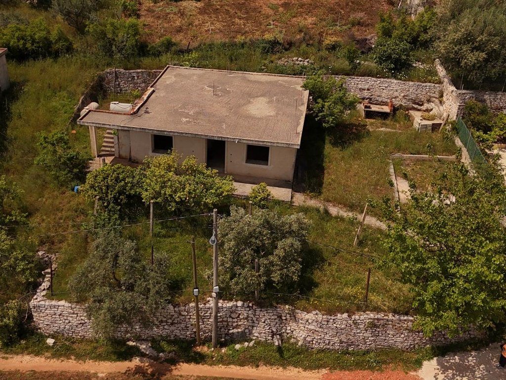 SHTEPI PRIVATE PER SHITJE NE FSHATIN GJASHTE, SARANDE