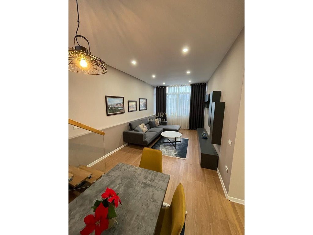🏢 SHESIM APARTAMENT 2+1 + POST PARKIMI TEK GOLDEN PARK, RRUGA E KAVAJËS, TIRANË.
BLERJE ME KREDI!
