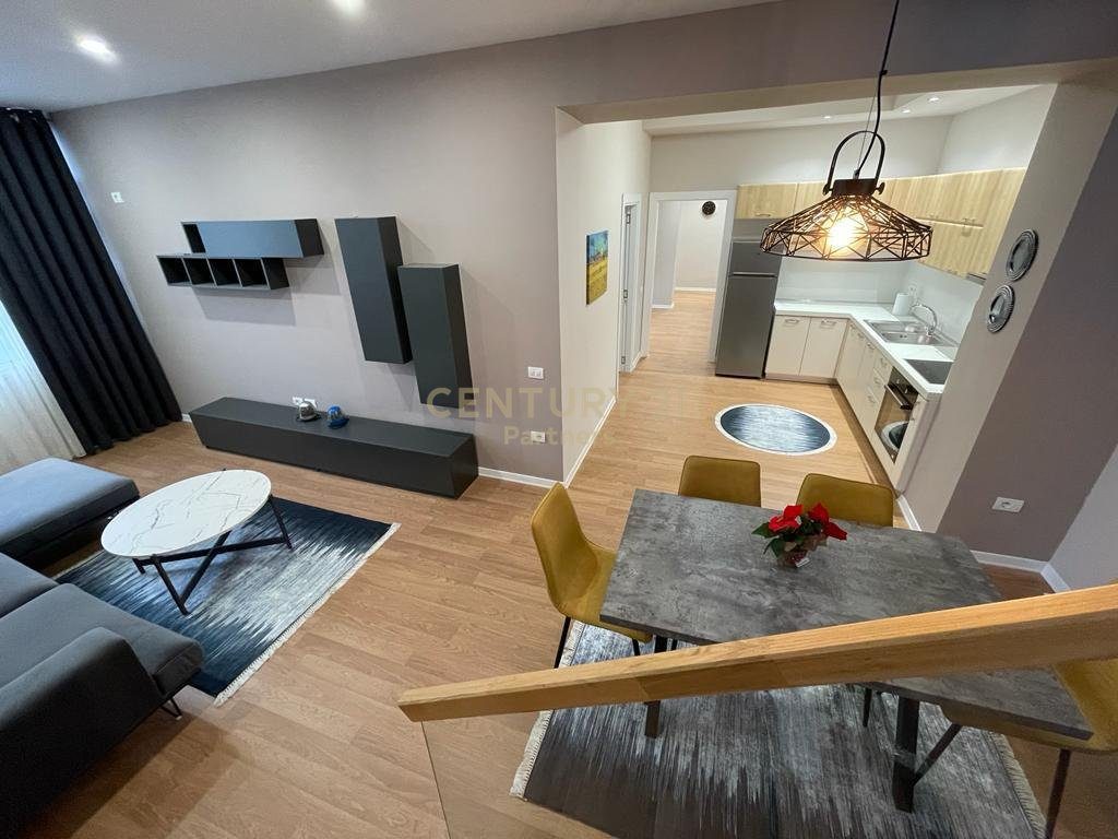 🏢 SHESIM APARTAMENT 2+1 + POST PARKIMI TEK GOLDEN PARK, RRUGA E KAVAJËS, TIRANË.
BLERJE ME KREDI!