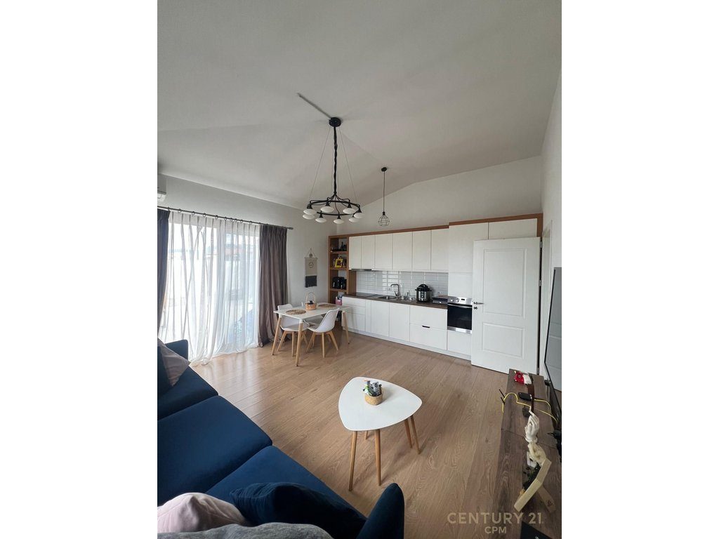 Shitet Apartament 1+1 + Verand tek Fresku!