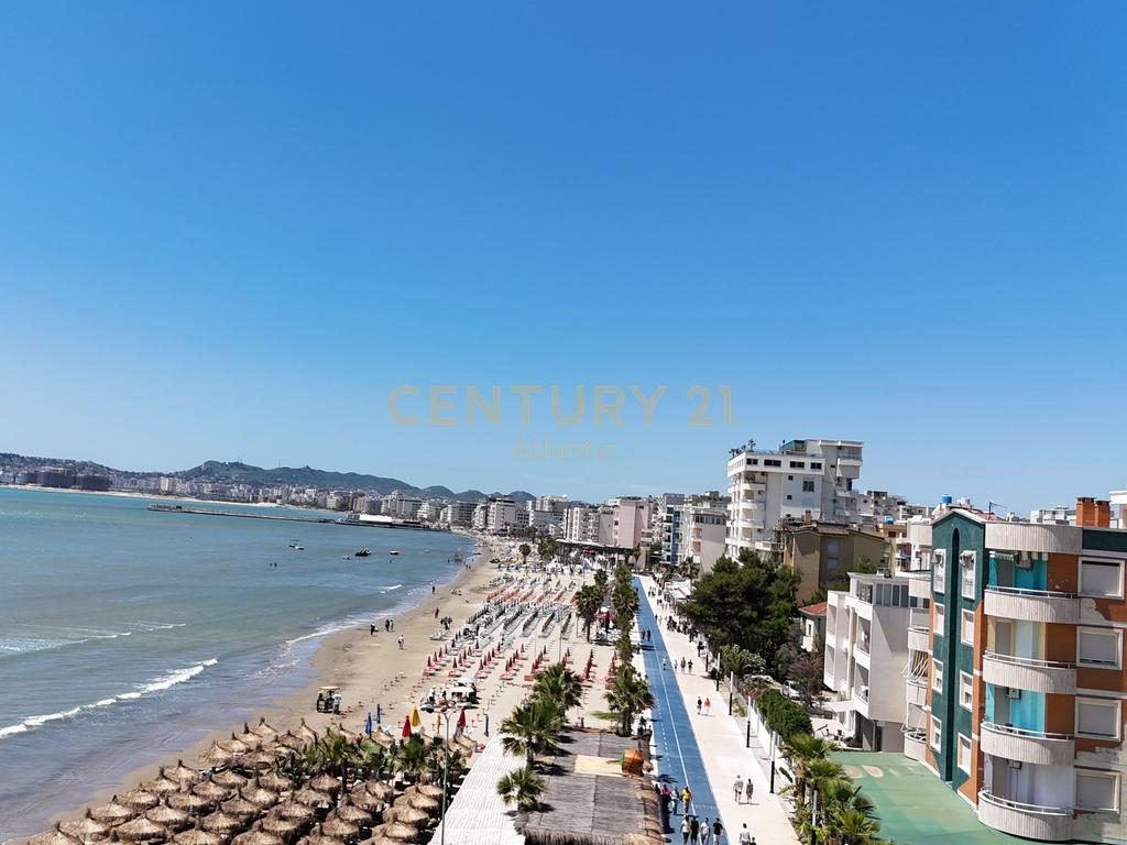 Apartament 1+1 i konvertuar 2+1 në Vijë të Parë me Detin,Pamje Panoramike Plazh Durres