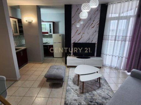 Apartament 1+1 i konvertuar 2+1 në Vijë të Parë me Detin,Pamje Panoramike Plazh Durres