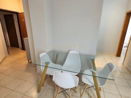 Apartament 1+1 i konvertuar 2+1 në Vijë të Parë me Detin,Pamje Panoramike Plazh Durres