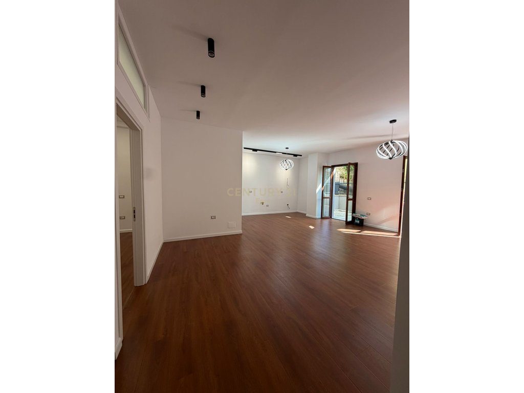 SHITET APARTAMENT 2+1+2 TUALETE DHE VERANDE , SEFER EFENDIU, DURRES  !