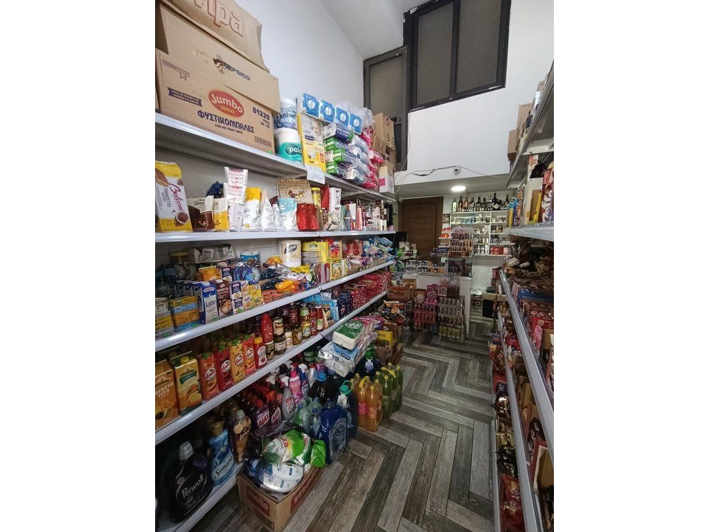 Shitet Njësi Komerciale pranë 5 Majit