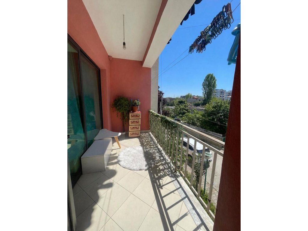 Shitet Apartament 1+1 + Ballkon pranë QTU