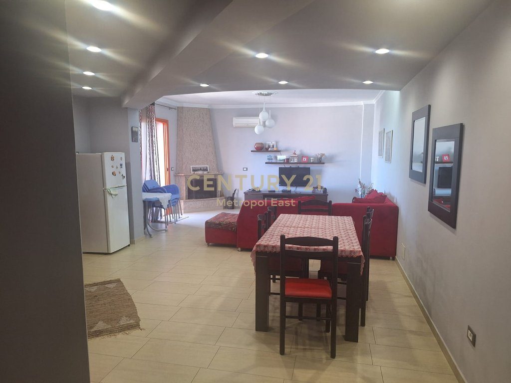 SHITET APARTAMENT 3+1+2 ME PAMJE NGA DETI NË ORIKUM, VLORË