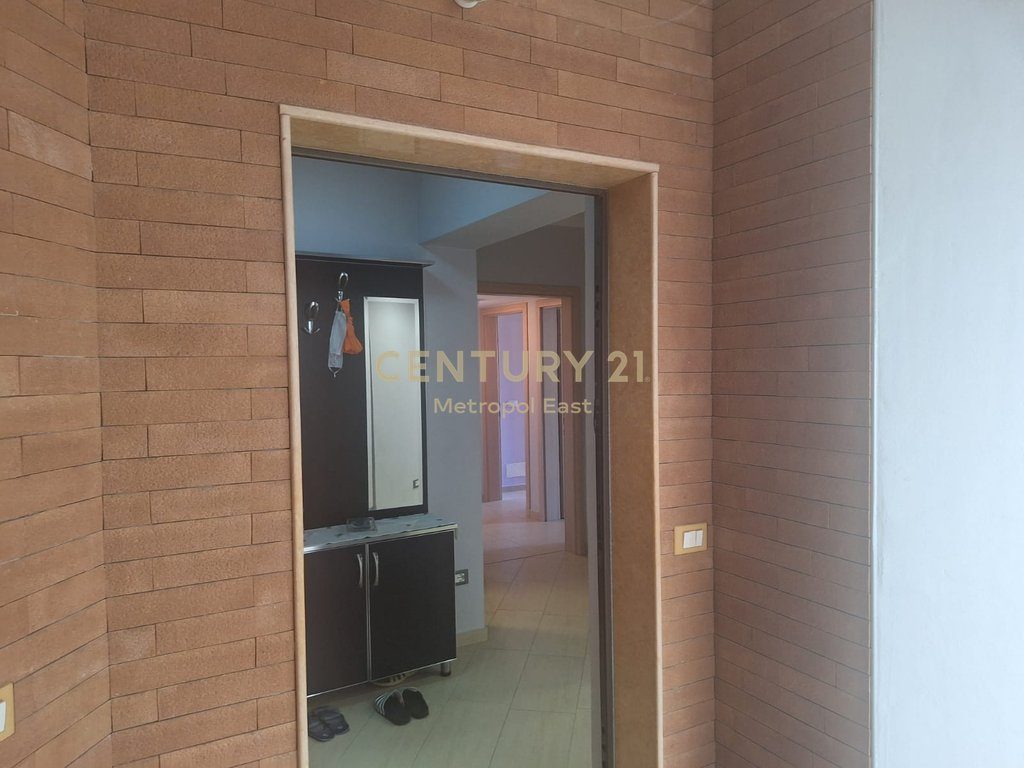 SHITET APARTAMENT 3+1+2 ME PAMJE NGA DETI NË ORIKUM, VLORË