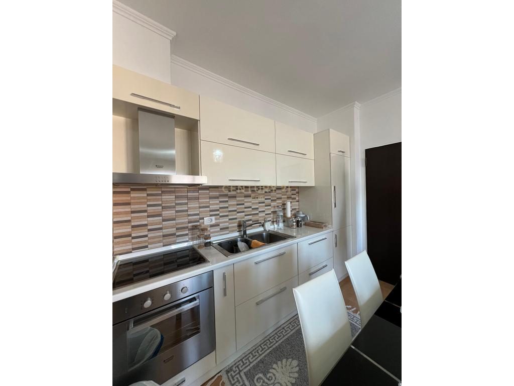 JEPET APARTAMENT ME QERA 1+1 NE PLAZH RROTA KUQE, DURRES !