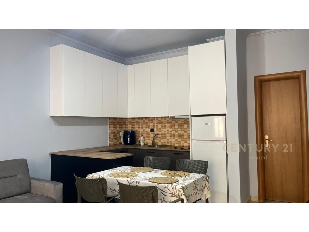 Shesim Apartament 1+1 i mobiluar ne Golem prane detit