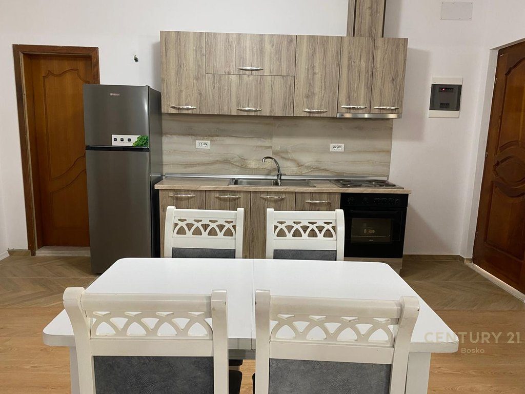 ME QIRA APARTAMENT 1+1 + PARKING NE SAUK TE VJETER