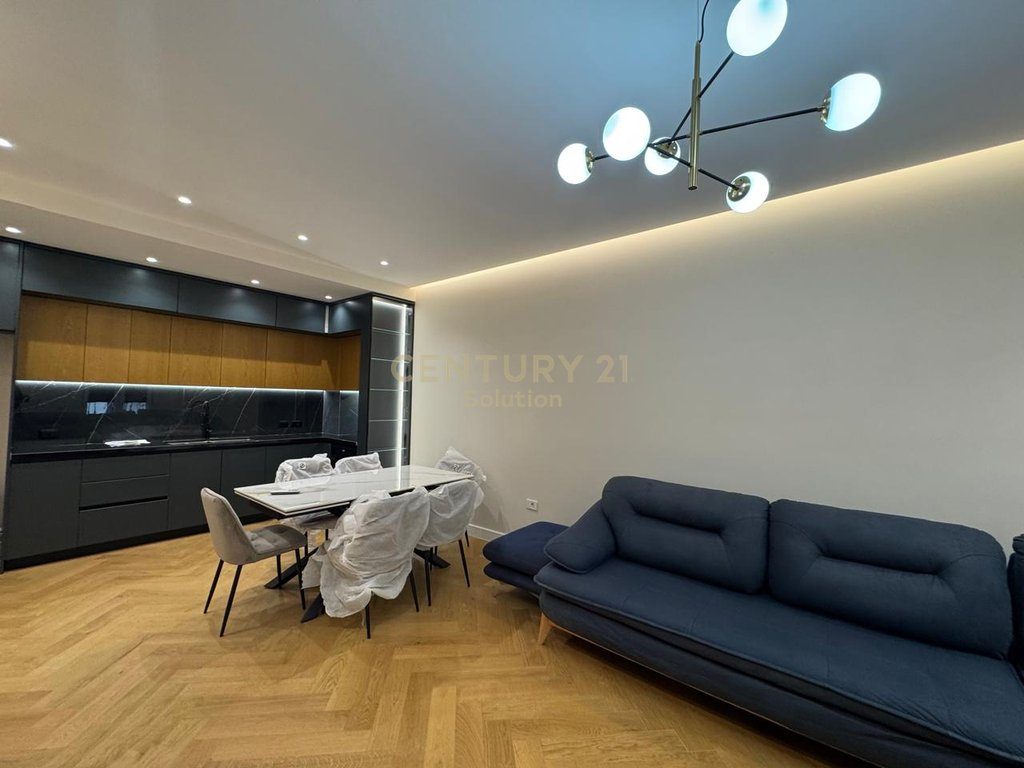 JAPIM PER QIRA  APARTAMENT 2+1+2+POST PARKIMI TEK PORTA E RE !