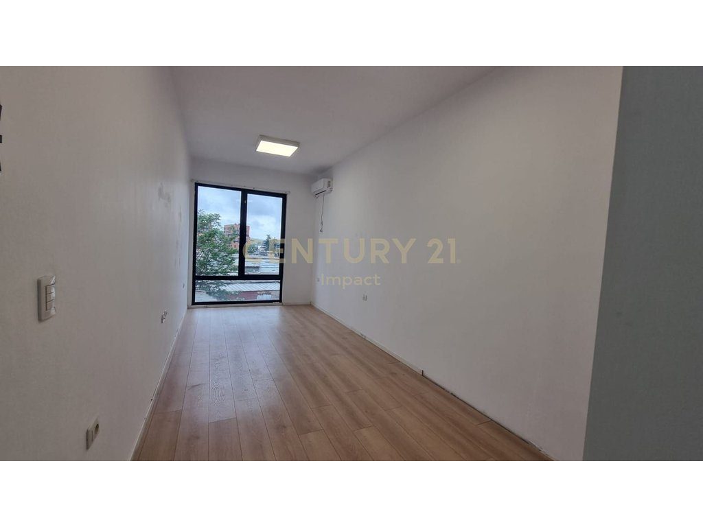 Studio Me Qira te Farmacia 10, Tirane!