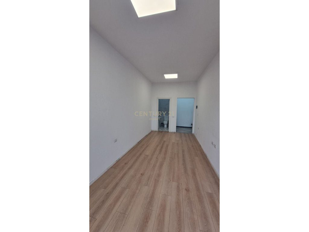 Studio Me Qira te Farmacia 10, Tirane!
