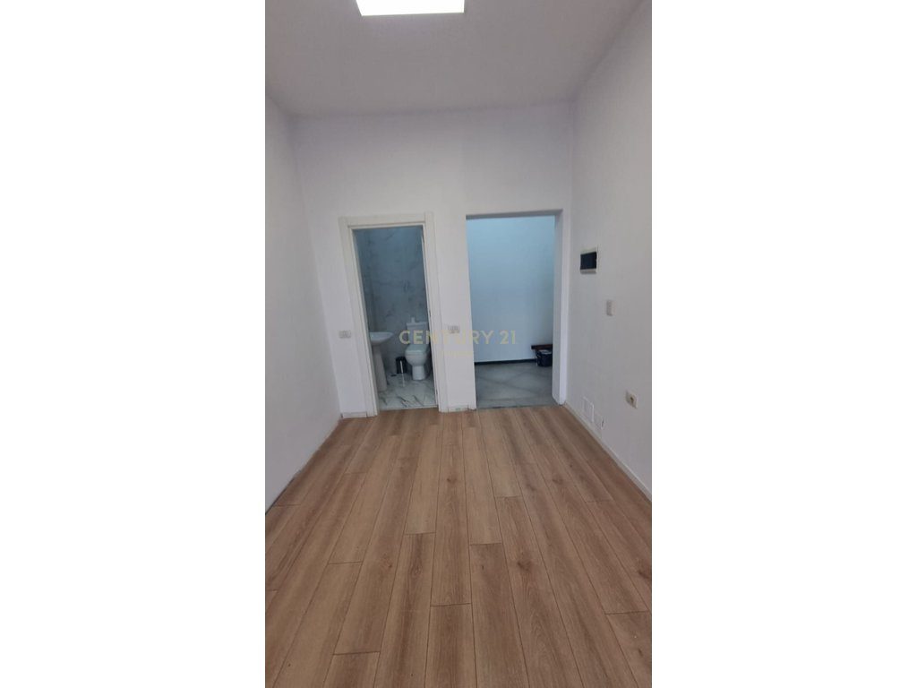 Studio Me Qira te Farmacia 10, Tirane!