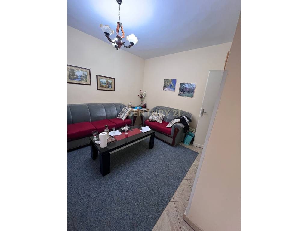 Apartament 2+1 Me Qira Ne Xhamllik