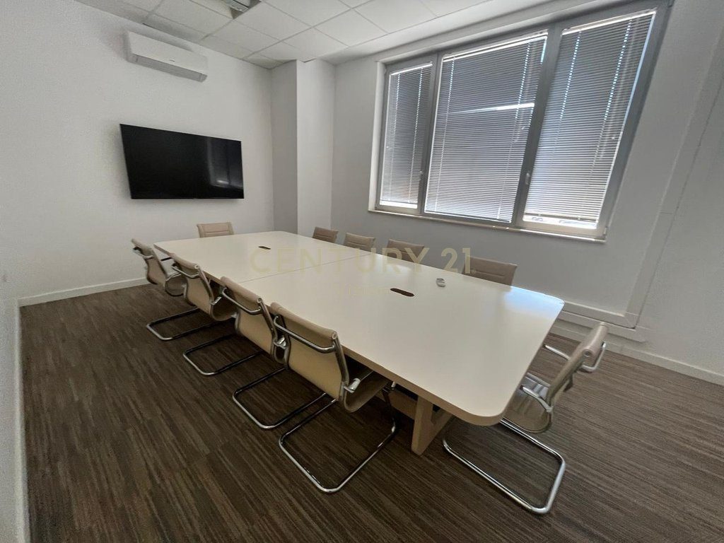 Ambient per Call Center Me Qira tek Bexhisteni, Shkodër - 12,000€ | 1600 m²