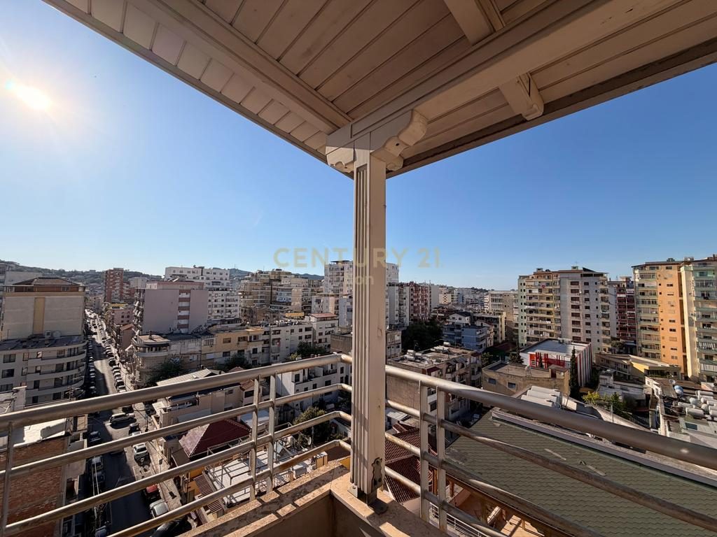 Shitet Papafingo pranë ish Parkut Sportiv, Durrës !