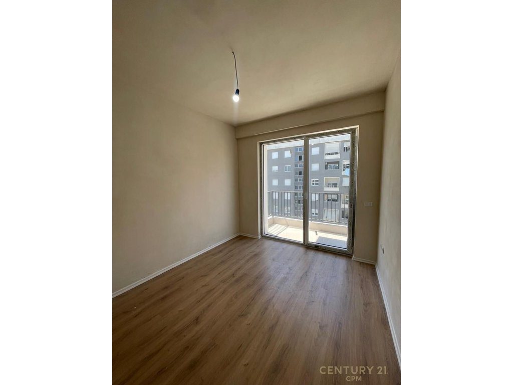 SHITET APARTAMENT 3+1+2 TEK KOMUNA E PARISIT, BEGA07