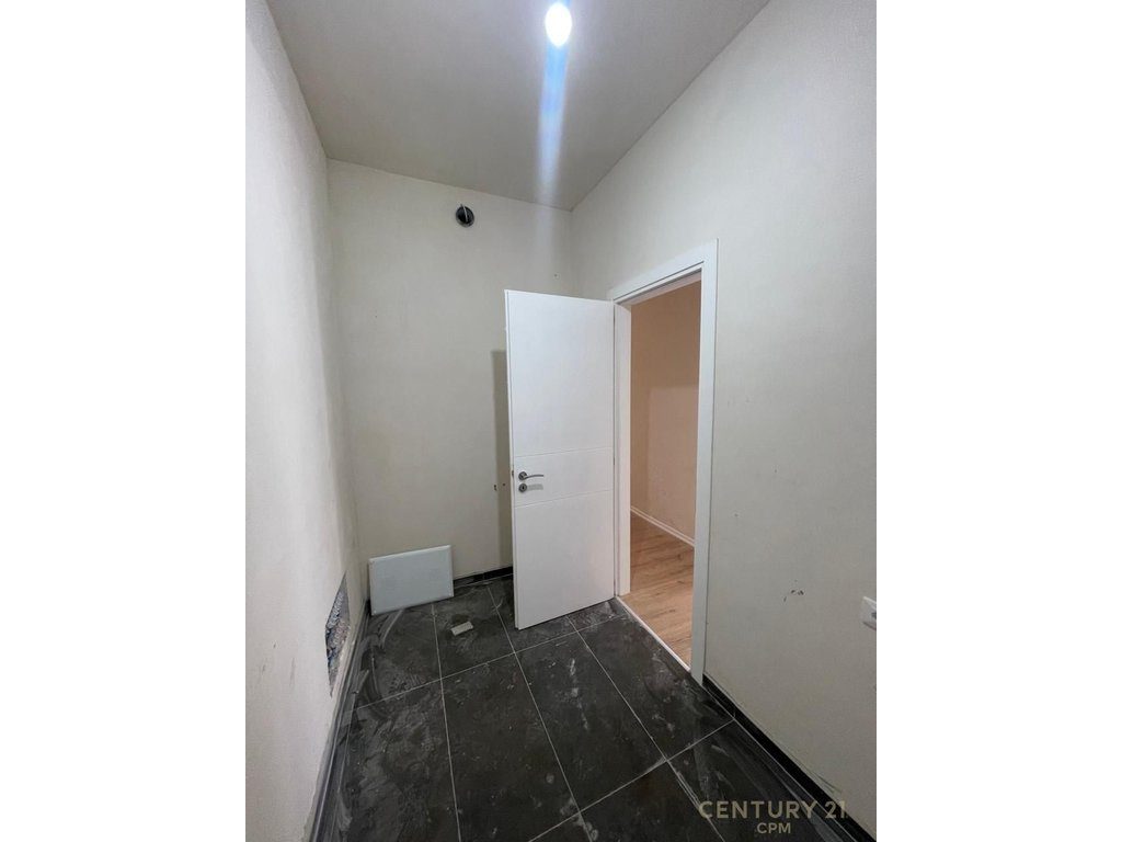 SHITET APARTAMENT 3+1+2 TEK KOMUNA E PARISIT, BEGA07