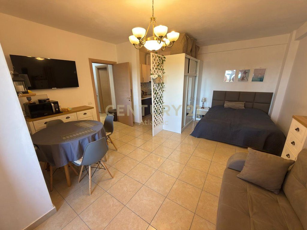 Apartament 1+1 me Pamje nga Deti në Kompleksin Rotondo, Durrës