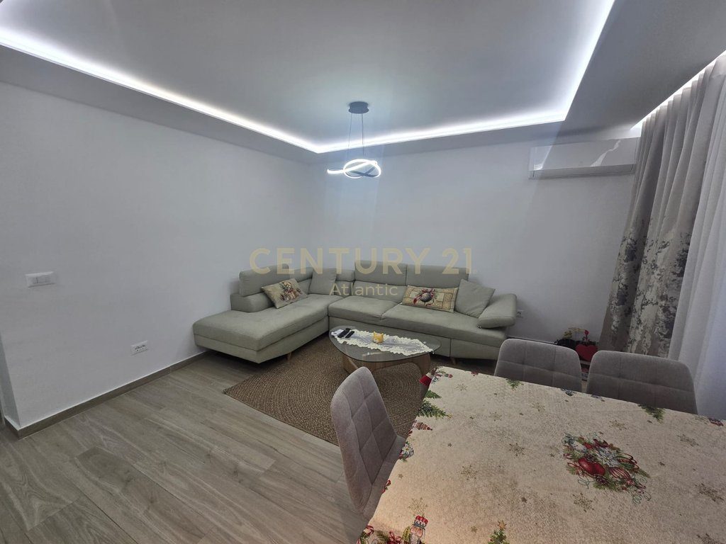 Shitet apartament luksoz 2+1 tek Brryli, brenda Unazës / Tirane